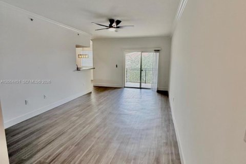 Condo in Pembroke Pines, Florida, 2 bedrooms  № 2068988 - photo 5