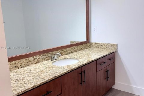 Condo in Pembroke Pines, Florida, 2 bedrooms  № 2068988 - photo 12