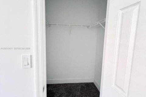 Condo in Pembroke Pines, Florida, 2 bedrooms  № 2068988 - photo 3