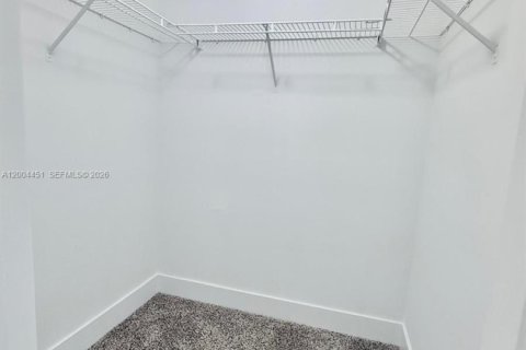 Condo in Pembroke Pines, Florida, 2 bedrooms  № 2068988 - photo 10