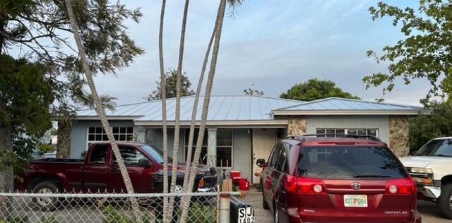 Commercial property in Lake Worth, Florida 225.85 sq.m. № 740038