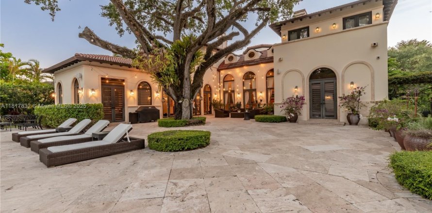 Casa en Pinecrest, Florida 9 dormitorios, 683.48 m2 № 1774455
