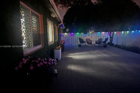 Купить виллу или дом в Санрайз, Флорида 3 спальни, 162.58м2, № 2026236 - фото 23