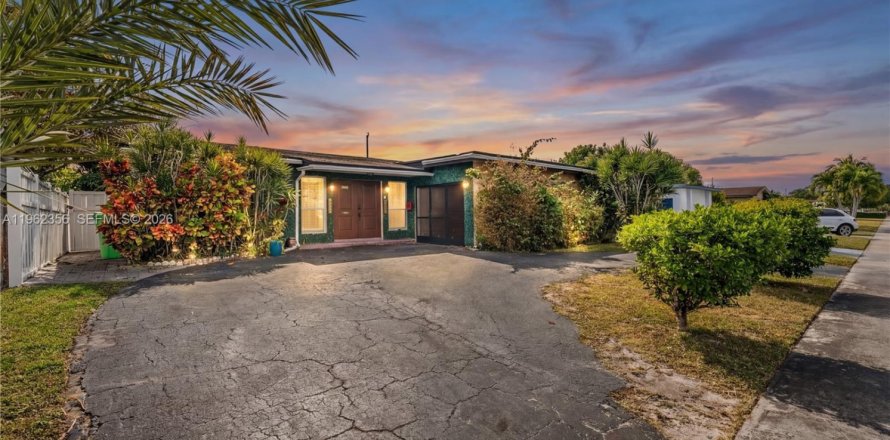 Дом в Санрайз, Флорида 3 спальни, 162.58м2 № 2026236