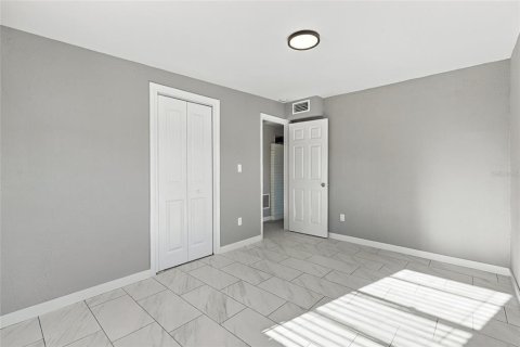 Villa ou maison à louer à Saint Petersburg, Floride: 3 chambres, 84.73 m2 № 2383400 - photo 17