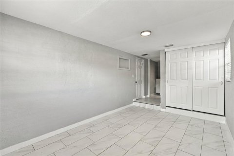 Villa ou maison à louer à Saint Petersburg, Floride: 3 chambres, 84.73 m2 № 2383400 - photo 12