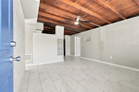Villa ou maison à louer à Saint Petersburg, Floride: 3 chambres, 84.73 m2 № 2383400 - photo 2