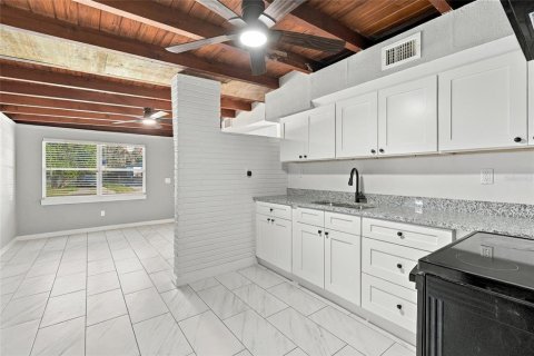 Villa ou maison à louer à Saint Petersburg, Floride: 3 chambres, 84.73 m2 № 2383400 - photo 9