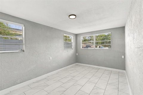 Villa ou maison à louer à Saint Petersburg, Floride: 3 chambres, 84.73 m2 № 2383400 - photo 10