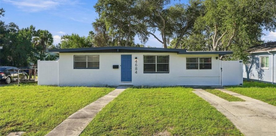 Villa ou maison à Saint Petersburg, Floride 3 chambres, 84.73 m2 № 2383400