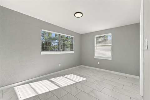 Villa ou maison à louer à Saint Petersburg, Floride: 3 chambres, 84.73 m2 № 2383400 - photo 16