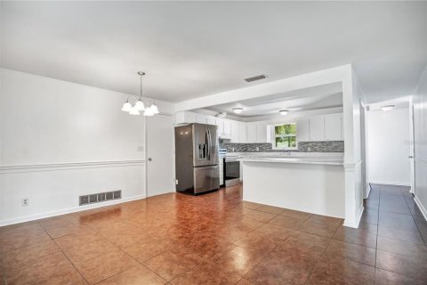 House in Ormond Beach, Florida 4 bedrooms, 164.25 sq.m. № 2196990 - photo 6