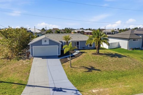 House in Cape Coral, Florida 3 bedrooms, 139.45 sq.m. № 2214508