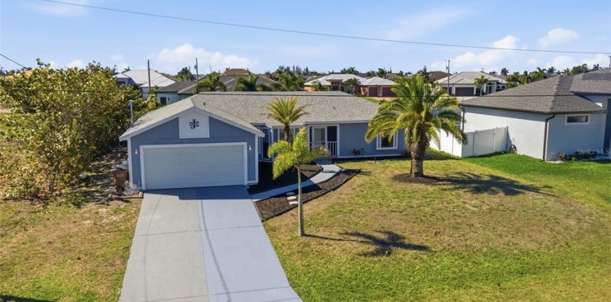 Casa en Cape Coral, Florida 3 dormitorios, 139.45 m2 № 2214508