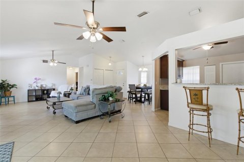 Casa en venta en Cape Coral, Florida, 3 dormitorios, 139.45 m2 № 2214508 - foto 7