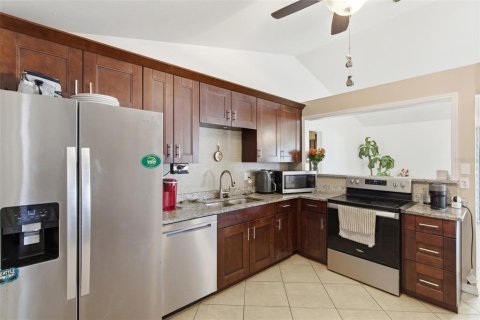 Casa en venta en Cape Coral, Florida, 3 dormitorios, 139.45 m2 № 2214508 - foto 11