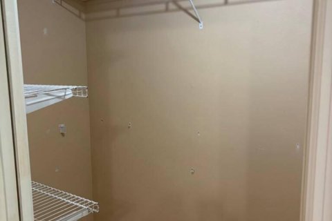 House in Port St. Lucie, Florida 3 bedrooms, 120.96 sq.m. № 2378901 - photo 2