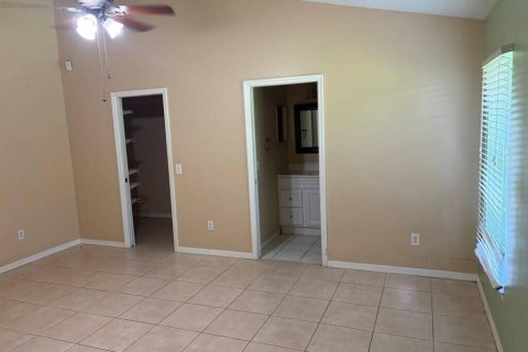 House in Port St. Lucie, Florida 3 bedrooms, 120.96 sq.m. № 2378901 - photo 5