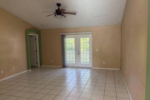 House in Port St. Lucie, Florida 3 bedrooms, 120.96 sq.m. № 2378901 - photo 7