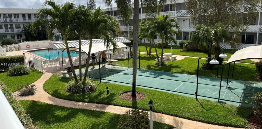 Condominio en Miami, Florida, 1 dormitorio  № 2043904