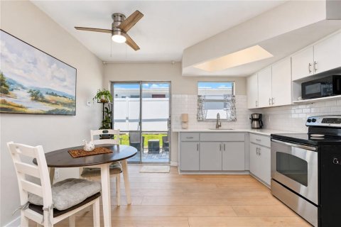 Villa ou maison à vendre à Seminole, Floride: 2 chambres, 65.96 m2 № 2398452 - photo 9