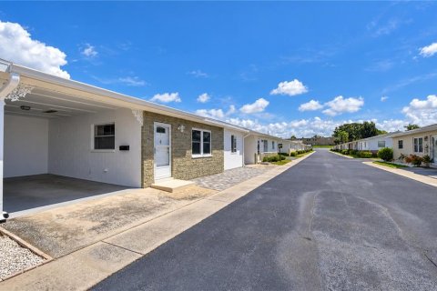 Villa ou maison à vendre à Seminole, Floride: 2 chambres, 65.96 m2 № 2398452 - photo 3