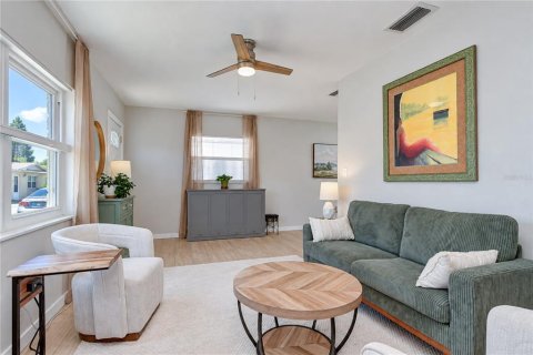 Villa ou maison à vendre à Seminole, Floride: 2 chambres, 65.96 m2 № 2398452 - photo 8