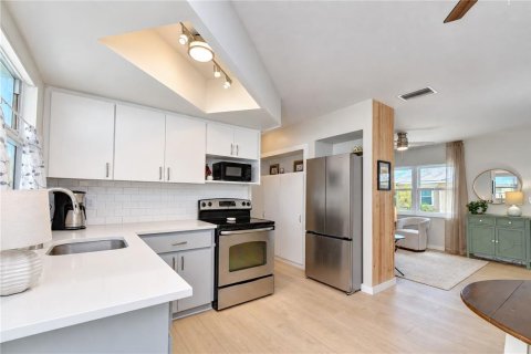Villa ou maison à vendre à Seminole, Floride: 2 chambres, 65.96 m2 № 2398452 - photo 14