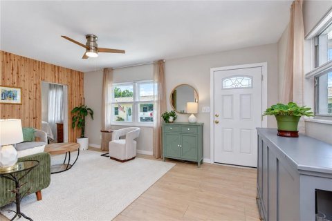 Villa ou maison à vendre à Seminole, Floride: 2 chambres, 65.96 m2 № 2398452 - photo 4