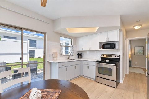 Villa ou maison à vendre à Seminole, Floride: 2 chambres, 65.96 m2 № 2398452 - photo 12