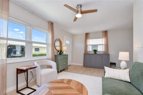 Villa ou maison à vendre à Seminole, Floride: 2 chambres, 65.96 m2 № 2398452 - photo 7