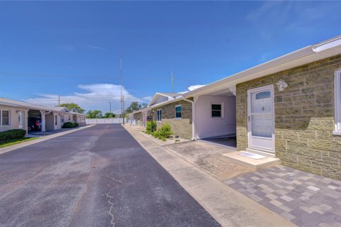 Villa ou maison à vendre à Seminole, Floride: 2 chambres, 65.96 m2 № 2398452 - photo 2