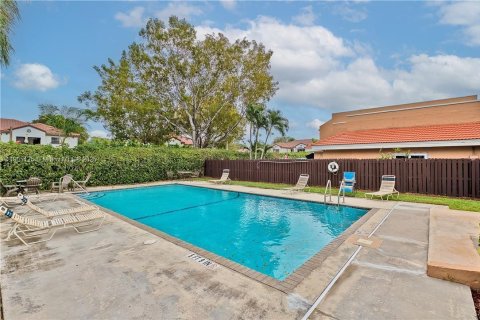 Adosado en venta en Pembroke Pines, Florida, 2 dormitorios, 95.13 m2 № 1955772 - foto 3