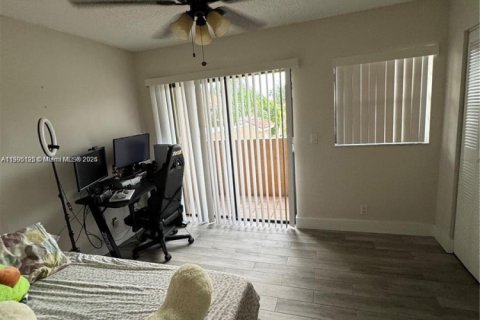 Adosado en venta en Pembroke Pines, Florida, 2 dormitorios, 95.13 m2 № 1955772 - foto 19