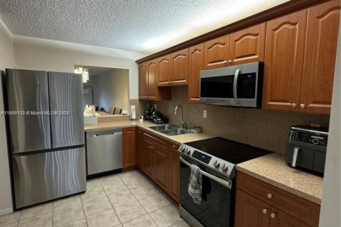 Adosado en venta en Pembroke Pines, Florida, 2 dormitorios, 95.13 m2 № 1955772 - foto 8