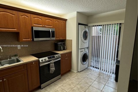 Adosado en venta en Pembroke Pines, Florida, 2 dormitorios, 95.13 m2 № 1955772 - foto 9