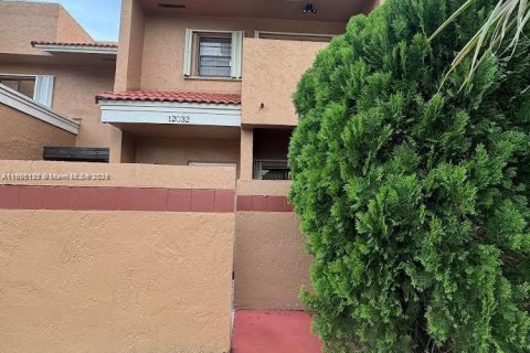 Adosado en venta en Pembroke Pines, Florida, 2 dormitorios, 95.13 m2 № 1955772 - foto 5