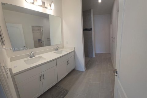 Casa en alquiler en Port St. Lucie, Florida, 5 dormitorios, 269.04 m2 № 2087251 - foto 3