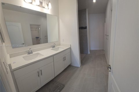 Casa en alquiler en Port St. Lucie, Florida, 5 dormitorios, 269.04 m2 № 2087251 - foto 9