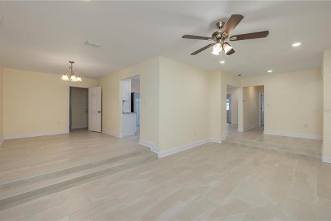 Villa ou maison à louer à Lakeland, Floride: 4 chambres, 212.1 m2 № 2403170 - photo 5
