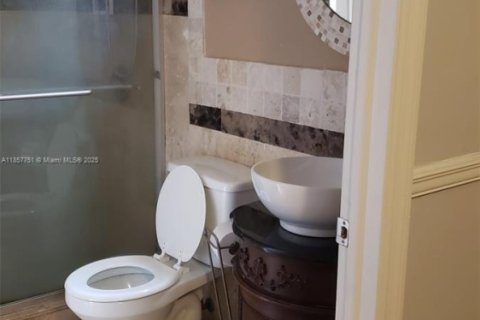 Immobilier commercial à louer à Miami, Floride: 1 chambre, 216.28 m2 № 1882600 - photo 11