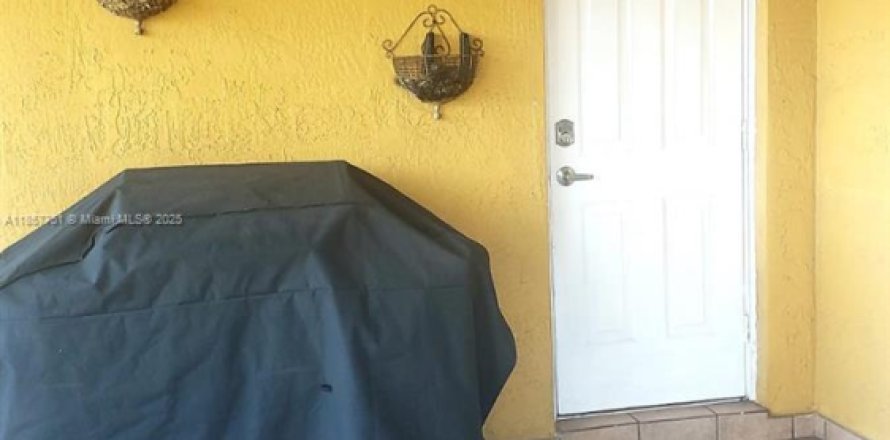 Immobilier commercial à Miami, Floride 1 chambre, 216.28 m2 № 1882600