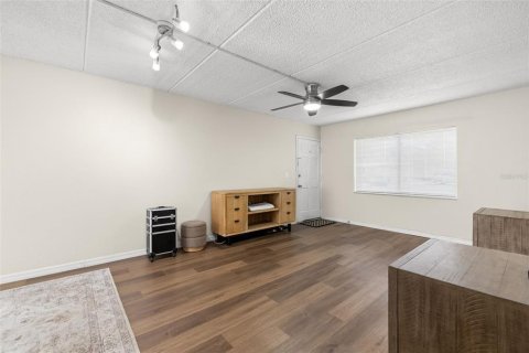 Condo in Tampa, Florida, 1 bedroom № 2215722 - photo 9