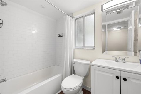 Condo in Tampa, Florida, 1 bedroom № 2215722 - photo 18
