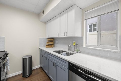 Condo in Tampa, Florida, 1 bedroom № 2215722 - photo 5