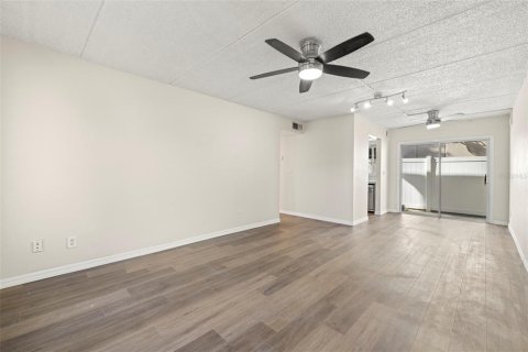 Condo in Tampa, Florida, 1 bedroom № 2215722 - photo 12