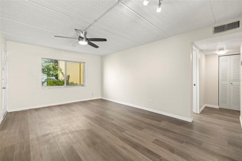 Condo in Tampa, Florida, 1 bedroom № 2215722 - photo 13