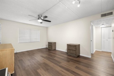 Condo in Tampa, Florida, 1 bedroom № 2215722 - photo 11