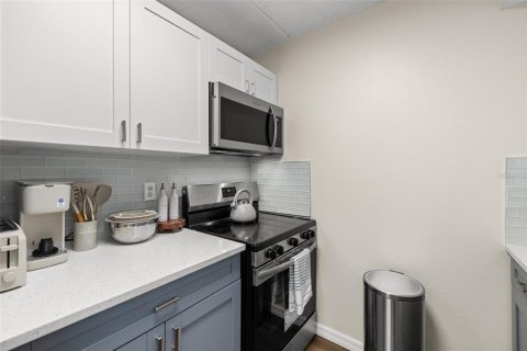 Condo in Tampa, Florida, 1 bedroom № 2215722 - photo 4
