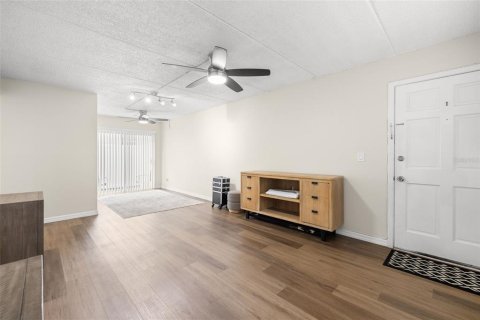 Condo in Tampa, Florida, 1 bedroom № 2215722 - photo 10